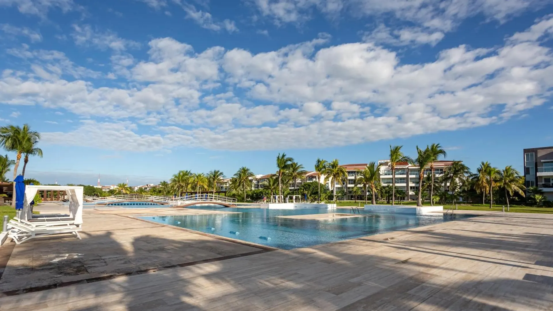 Apartment Casa Las Perlas New !! At Mareazul Condo Playa del Carmen