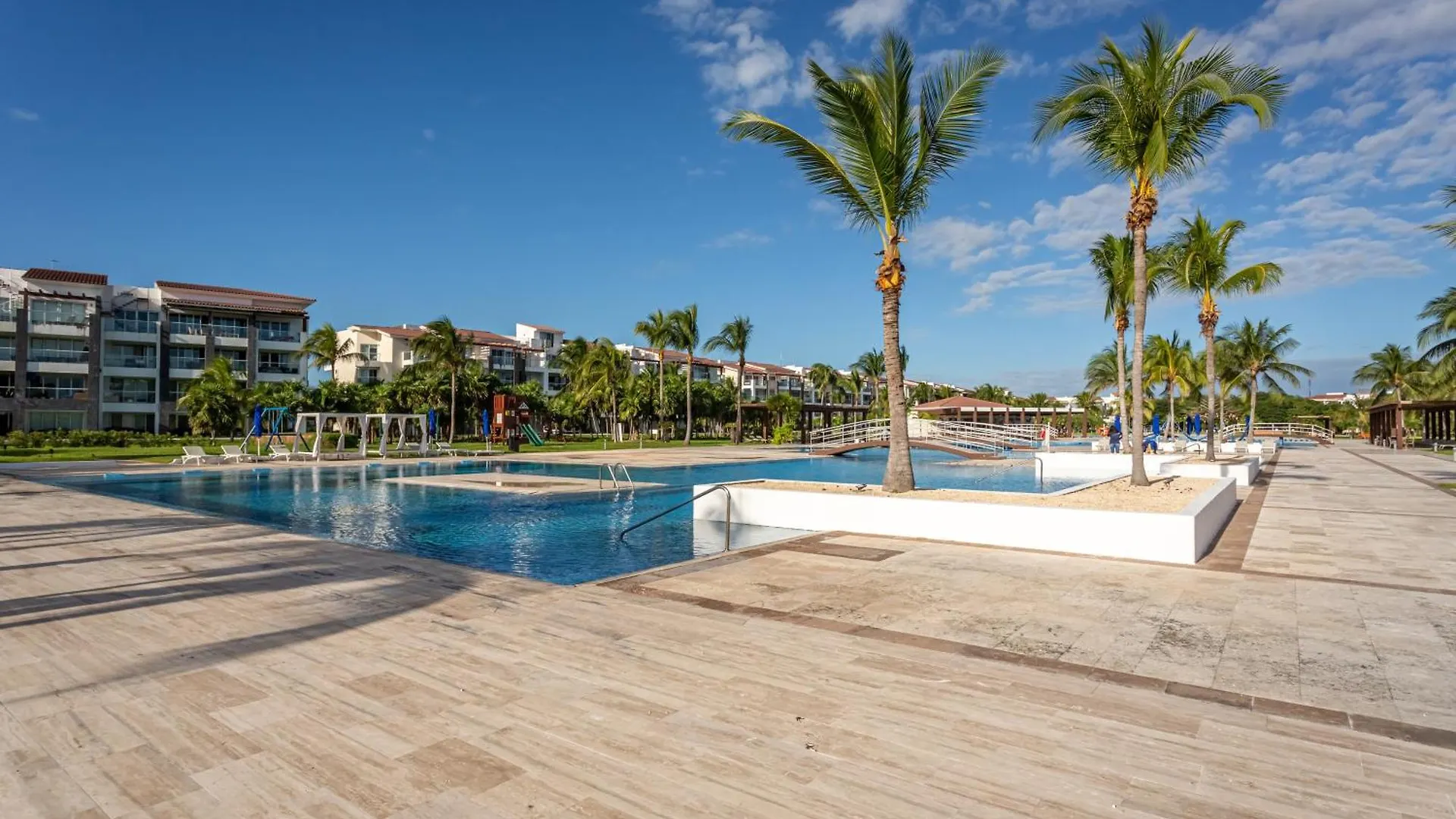 Casa Las Perlas New !! At Mareazul Condo Playa del Carmen Apartment