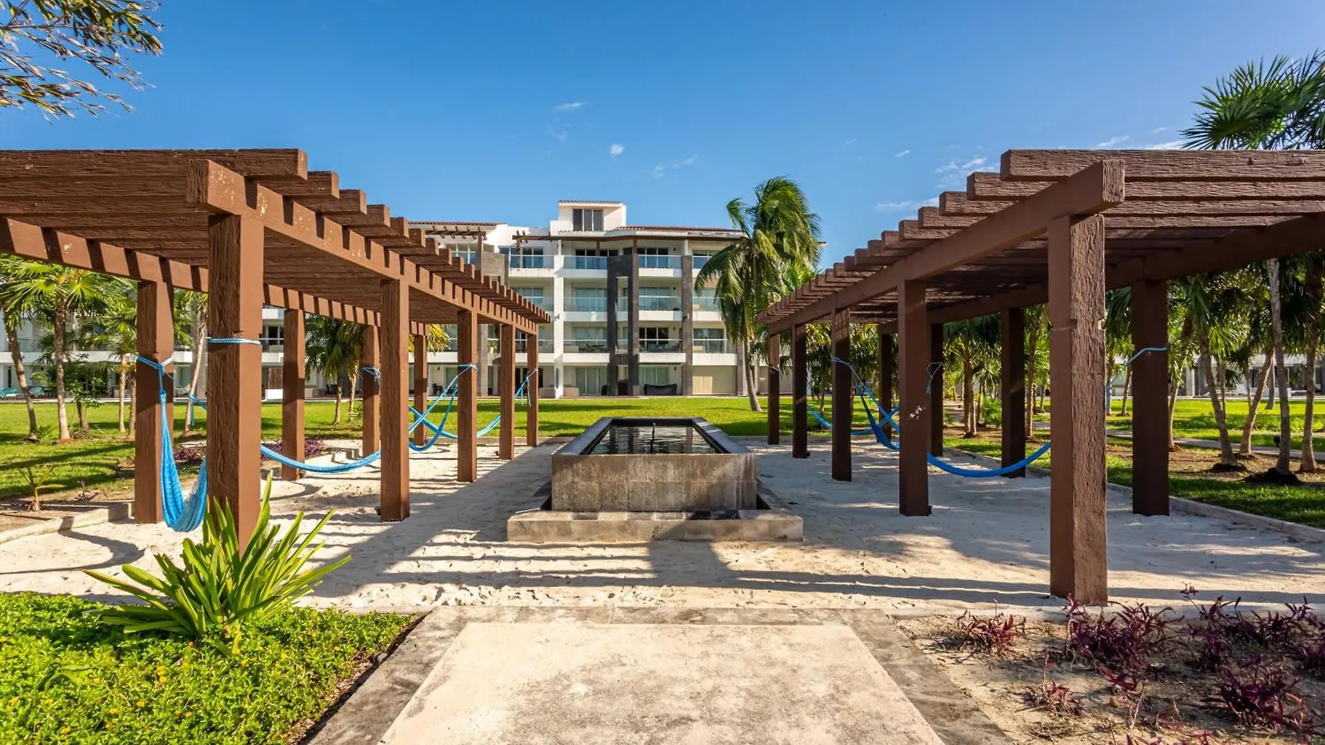 Apartment Casa Las Perlas New !! At Mareazul Condo Playa del Carmen