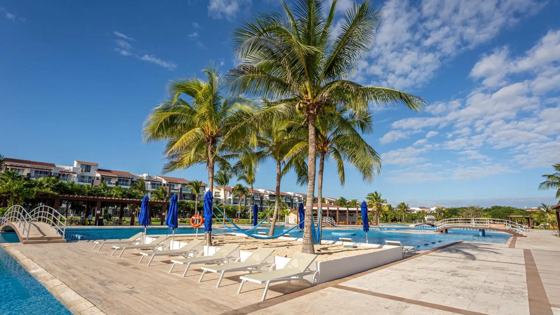 Casa Las Perlas New !! At Mareazul Condo Playa del Carmen Apartment