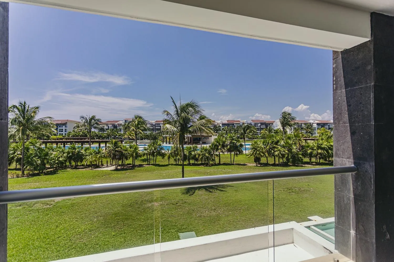 Casa Las Perlas New !! At Mareazul Condo Playa del Carmen Apartment